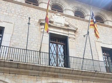 Façana de l'Ajuntament d'Alaró, liderat actualment per Llorenç Perelló (PP).