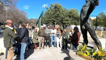 Som Mallorca ha celebrat aquest dissabte un acte institucional i reivindicatiu davant l’estàtua de Joanot Colom, a la plaça Orson Welles de Palma.