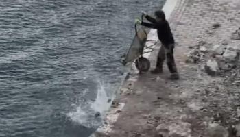 [VÍDEO] El GOB denuncia abocaments a la mar al penyal de cala Corb