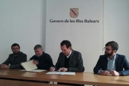 El conseller de Territori, Energia i Mobilitat, Marc Pons, i el conseller de Desenvolupament Local del Consell de Mallorca, Joan Font.