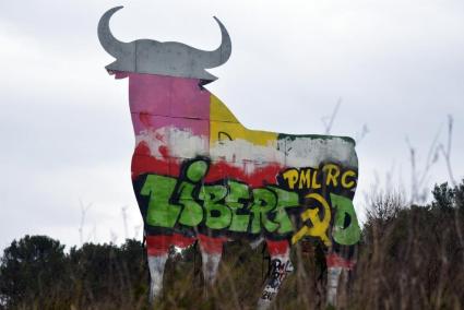 El toro d'Algaida es fa comunista