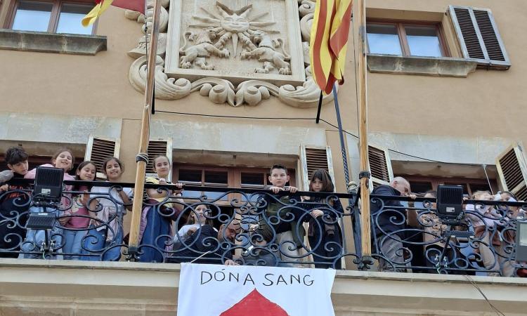 Els alumnes del col·legi avui matí a les Cases de la Vila.