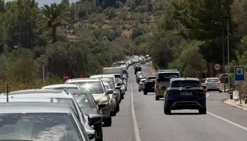 SÓLLER - CIRCULACION - Accesos a reventar por un día de calor extremo, nubes y mala mar. La gran afluencia obliga a nuevos cierres intermitentes del túnel.