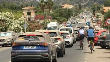 SOLLER. TRAFICO. Sanitarios del PAC de Sóller se suman a las quejas por el colapso circulatorio.