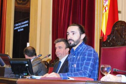 Twitter @ParlamentIB