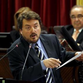 Antoni Camps assegura a Twitter que Menorca patirà un govern radical.