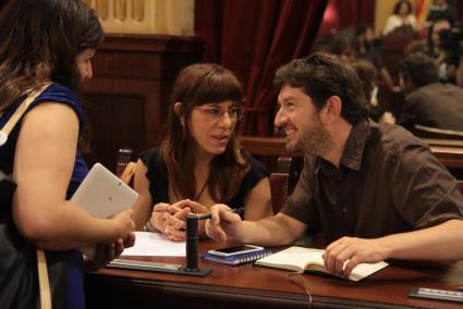 Laura Camargo i Alberto Jarabo al Parlament aquest dilluns. 