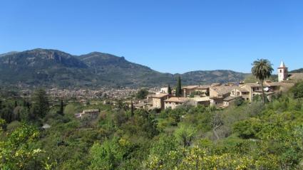 Vista de la Vall de Sóller, amb Biniaraix en primer terme.