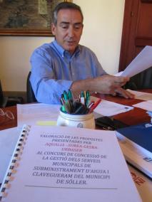 En primer pla l'exten informe redactat pels serveis tècnics en compliment de la sentència.