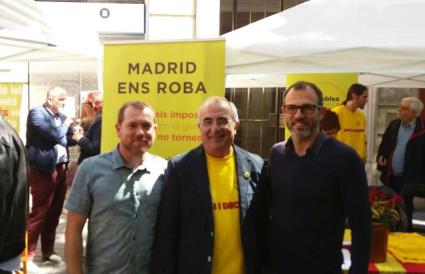 David Abril, portaveu de MÉS; Tofol Soler, president de l'ASM i Biel Barceló, vicepresident del Govern.