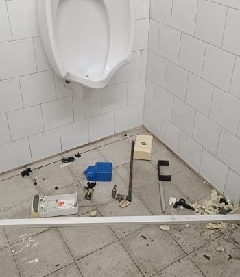 Entren de matinada al Mercat i fan malfraig