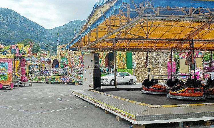 SOLLER - Ya estÃÂ¡n en marcha las atracciones en
la plaza Teixidores.