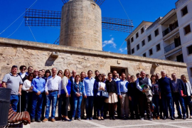 Foto de família dels participants a la tercera jornada de debat d'El Pi.