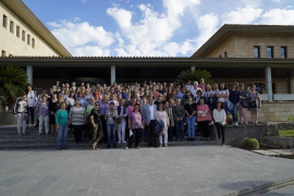 Les cambreres de pis entreguen 20.000 signatures a l'Ajuntament de Calvià per reclamar la regulació de la càrrega de feina