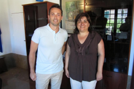 El regidor d'Educació, Antoni Arbona, amb la responsable d'Omnium, Cristina Fiol.