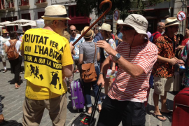 Més de 200 persones han inaugurat el ‘Carril Guiri’.