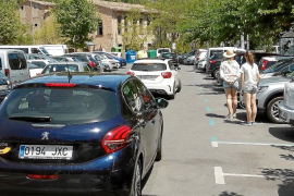 El nombre de turismes censats a Sóller ja duplica el d'aparcaments