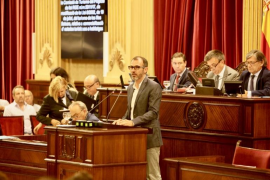 El Parlament aprova la llei que posa, per primera vegada, un sostre de places turístiques