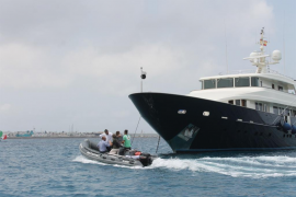 El control de fondejos recol·loca 546 embarcacions fondejades damunt posidònia