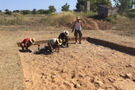 Detall de l'excavació oberta a la ciutat romana de Pollentia.