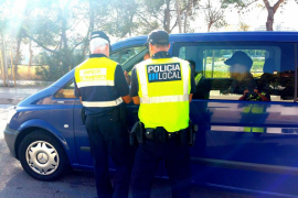 Calvià multa i immobilitza tres «taxis pirata»