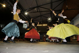 Els balladors en plena actuació en el festival de Polònia.