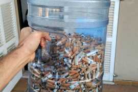 Recollida de llosques a les platges i cales de Mallorca