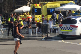 Una furgoneta atropella desenes de vianants a la Rambla de Barcelona 