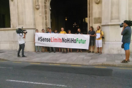 Al voltant de 3.000 persones signen en contra del projecte d'autopista de Llucmajor-Campos