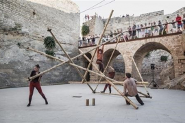 L'obra 'Vincles' de la companyia illenca Circ Bover.