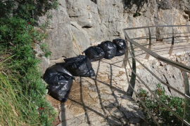 La Fundació Deixalles retira els residus acumulats en el torrent de Pareis