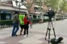 [VÍDEO] Una periodista de TVE denuncia una agressió al seu company que, en realitat, n'és l'autor