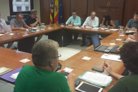 UOB acusa el conseller March d'incomplir la normativa del català