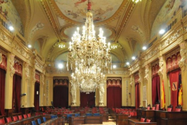 El Parlament insta el Govern a reconèixer més drets al professorat interí