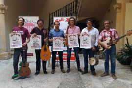 Palma acull la Palmafolk amb castellers i música en record d'Antoni Roig 