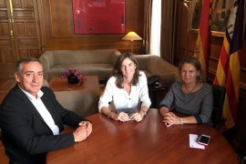 Maria Salom es reuneix amb el Ministeri espanyol per coordinar les concessions dels quiosquets de les platges 