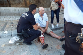 Un home pateix un perillós accident en baixar d'un tramvia en marxa