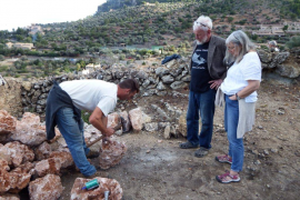 Deià ha acollit un taller de pedra en sec amb participants de diferents països