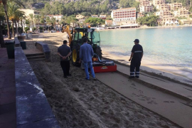 L'Ajuntament incorpora una màquina per netejar les platges