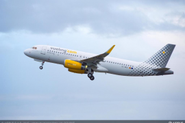Vueling investiga l'expulsió de dues menorquines per parlar en català