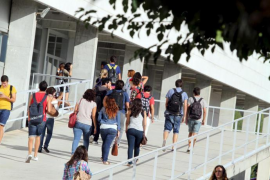 Gairebé 600 alumnes es beneficien de les ajudes universitàries per a mobilitat 