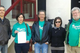 Representants de la UOB davant la Consellería d'Educació