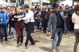 El swing atrau a centenars d'aficionats.