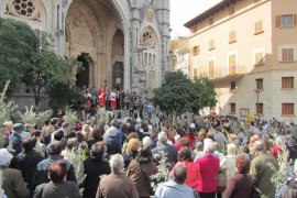 La benedicció dels Rams reuní a plaça centenars de persones.