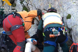 La Guàrdia Civil presumeix de salvar dos excursionistes tot i ser, suposadament, independentistes