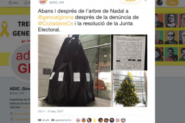 Per una denúncia de Ciudadanos, l’arbre de Nadal de la Generalitat a Girona vesteix de negre