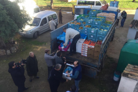 Agricultors de les Balears donen cinc tones d’aliments a Can Gazà