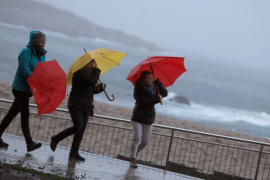 El temporal provoca fins a 30 accidents arreu de les Balears i la mort d'un home 