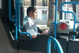 Cort baixa la tarifa d'autobús a l'aeroport per a residents.