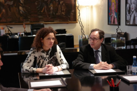 Imatge de la reunió mantinguda la setmana passada per la delegació balear i la valenciana, encapçalades pels consellers respectius, Catalina Cladera i Vicent Soler.